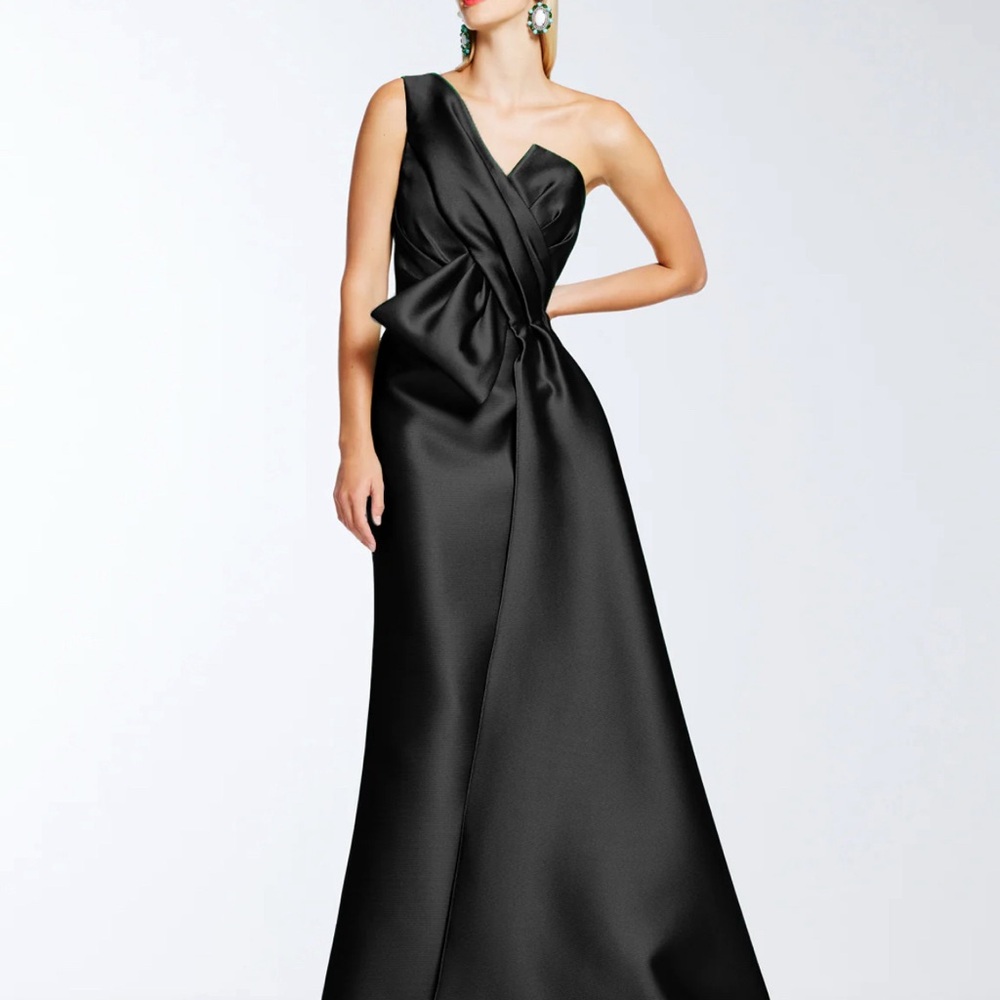 Elegant Black One-Shoulder Evening Gown Frascara
